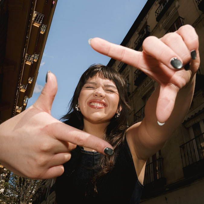 girl making picture frame with fingers